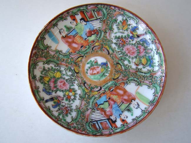 A set of five late 19th century Chinese export porcelain 'pot de creme' in the Rose Medallion pattern — image 4